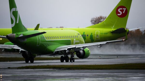 Самолет авиакомпании S7 Airlines 