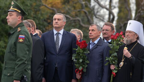 Глава Республики Крым Сергей Аксенов на церемонии открытия памятника Александру III в Ялте. 18 ноября 2017 Глава Республики Крым Сергей Аксенов на церемонии открытия памятника Александру III в Ялте. 18 ноября 2017