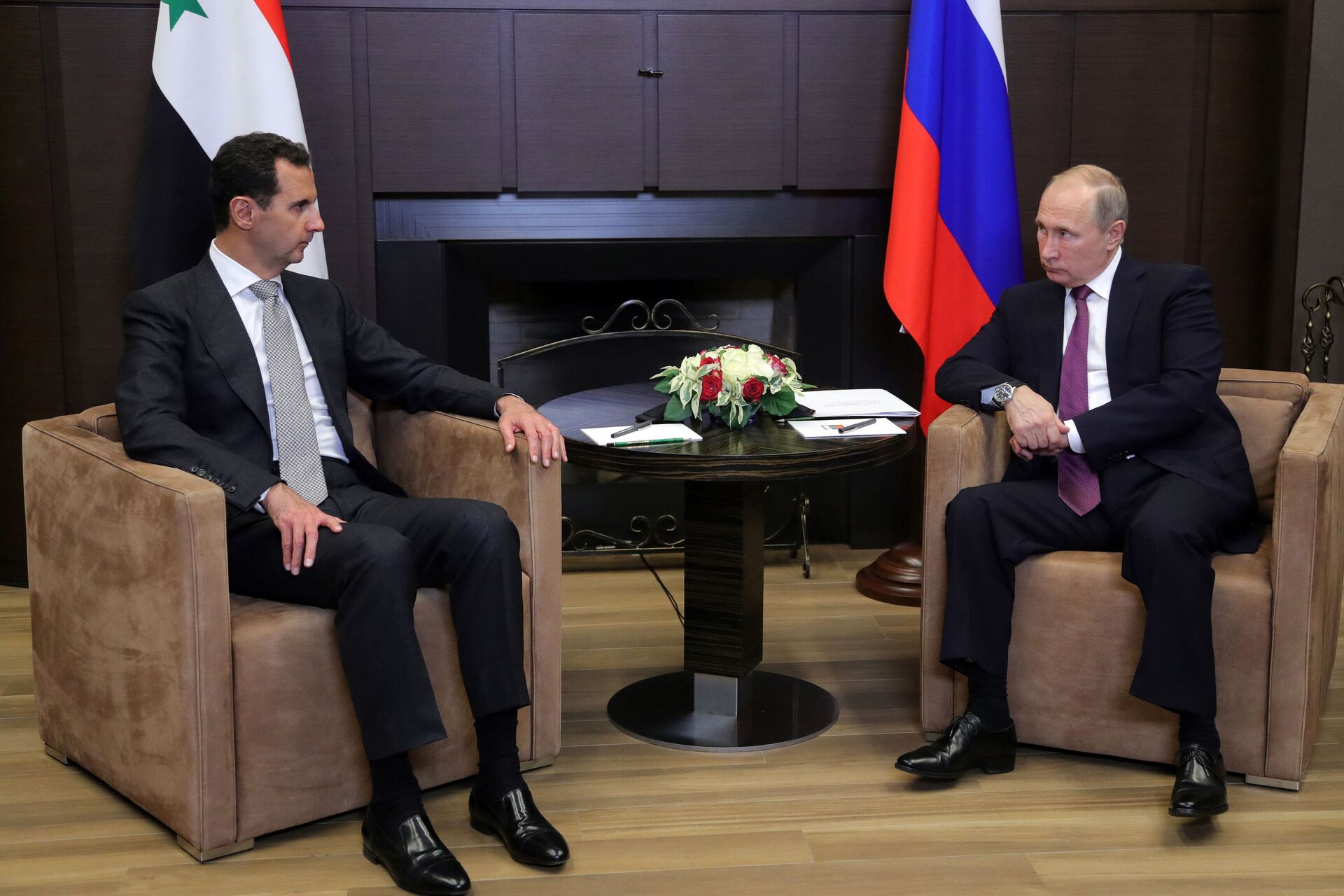 Президент РФ Владимир Путин и президент Сирии Башар Асад во время встречи Президент РФ Владимир Путин и президент Сирии Башар Асад во время встречи - РИА Новости, 1920, 28.09.2020