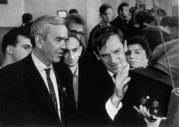 Компактный транзисторный телевизор «Малахит», 1964 год Компактный транзисторный телевизор «Малахит», 1964 год