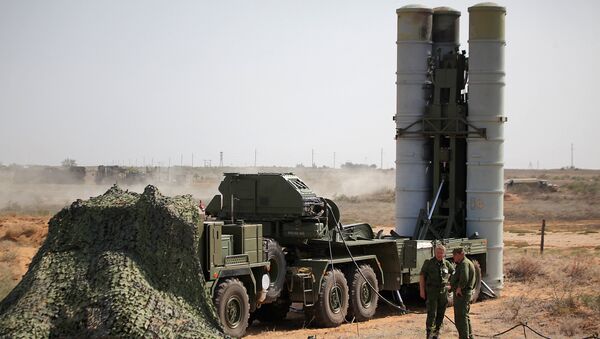 Зенитная ракетная система С-400 Триумф на полигоне. Архивное фото Зенитная ракетная система С-400 Триумф на полигоне. Архивное фото