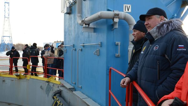 Дмитрий Рогозин и Игорь Комаров на космодроме Восточный перед стартом ракеты-носителя Союз-2.1б. 28 ноября 2017 Дмитрий Рогозин и Игорь Комаров на космодроме Восточный перед стартом ракеты-носителя Союз-2.1б. 28 ноября 2017