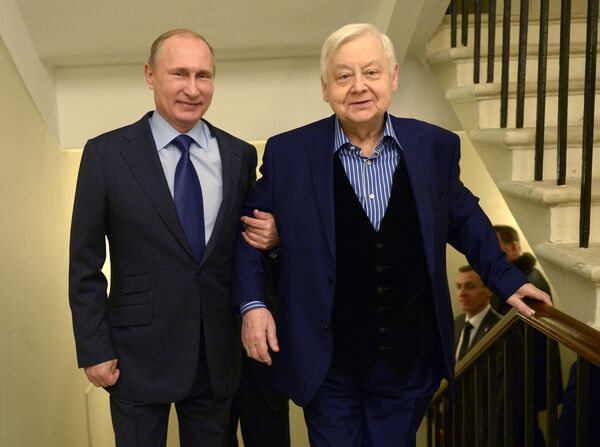 Президент России Владимир Путин и художественный руководитель Московского художественного театра имени А.П. Чехова Олег Табаков Президент России Владимир Путин и художественный руководитель Московского художественного театра имени А.П. Чехова Олег Табаков