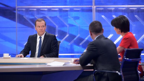 Председатель правительства РФ Дмитрий Медведев во время интервью российским телеканалам. 30 ноября 2017 Председатель правительства РФ Дмитрий Медведев во время интервью российским телеканалам. 30 ноября 2017