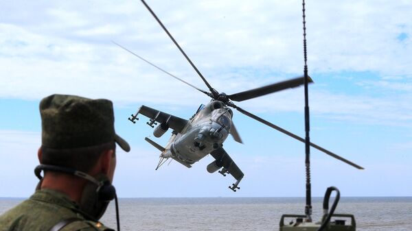 Военнослужащий морской пехоты береговых войск ВМФ. Архивное фото Военнослужащий морской пехоты береговых войск ВМФ. Архивное фото