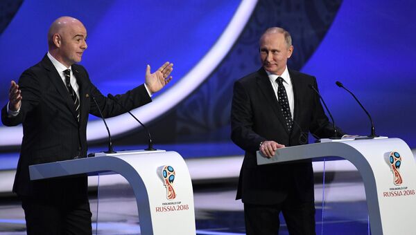 Президент РФ Владимир Путин и президент FIFA Джанни Инфантино на финальной жеребьёвке чемпионата мира по футболу 2018 Президент РФ Владимир Путин и президент FIFA Джанни Инфантино на финальной жеребьёвке чемпионата мира по футболу 2018