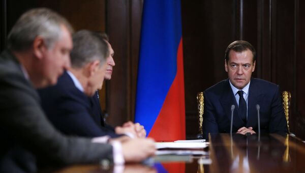 Председатель правительства РФ Дмитрий Медведев проводит совещание с вице-премьерами РФ. 4 декабря 2017 Председатель правительства РФ Дмитрий Медведев проводит совещание с вице-премьерами РФ. 4 декабря 2017