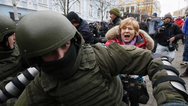 Столкновения сторонников Михаила Саакашвили с сотрудниками полиции в Киеве, Украина. 5 декабря 2017 Столкновения сторонников Михаила Саакашвили с сотрудниками полиции в Киеве, Украина. 5 декабря 2017