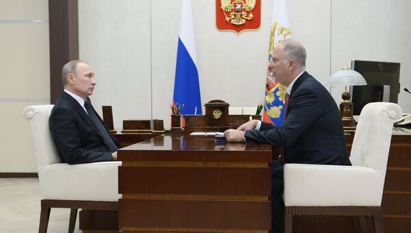 Президент РФ Владимир Путин и генеральный директор Российского фонда прямых инвестиций Кирилл Дмитриев во время встречи. 5 декабря 2017 Президент РФ Владимир Путин и генеральный директор Российского фонда прямых инвестиций Кирилл Дмитриев во время встречи. 5 декабря 2017