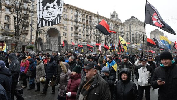 Участники акции протеста сторонников экс-президента Грузии Михаила Саакашвили с требованием принятия закона об импичменте в Киеве. 10 декабря 2017 Участники акции протеста сторонников экс-президента Грузии Михаила Саакашвили с требованием принятия закона об импичменте в Киеве. 10 декабря 2017