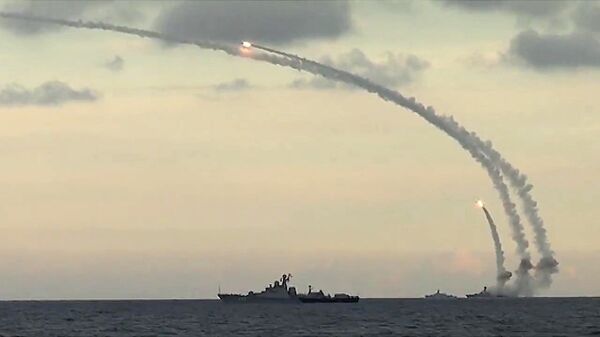 Из акватории Каспийского моря ракетными кораблями Каспийской флотилии РФ нанесен массированный удар 18-ю крылатыми ракетами комплекса Калибр-НК по 7-ми целям позиций террористов в сирийских провинциях Ракка, Идлиб и Алеппо Из акватории Каспийского моря ракетными кораблями Каспийской флотилии РФ нанесен массированный удар 18-ю крылатыми ракетами комплекса Калибр-НК по 7-ми целям позиций террористов в сирийских провинциях Ракка, Идлиб и Алеппо