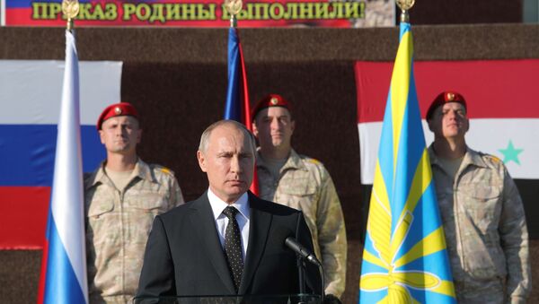 Владимир Путин во время посещения авиабазы Хмеймим в Сирии. 11 декабря 2017 Владимир Путин во время посещения авиабазы Хмеймим в Сирии. 11 декабря 2017