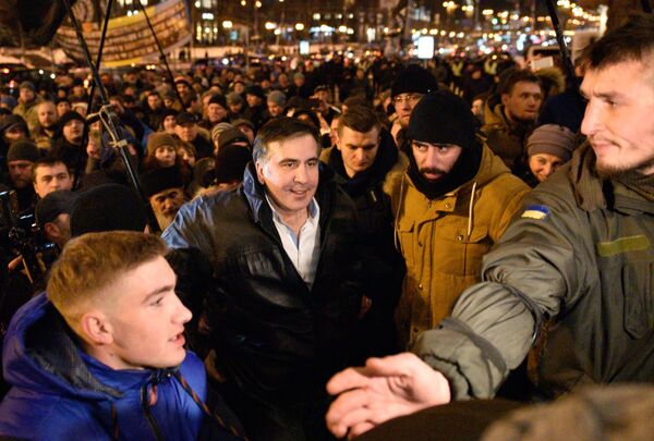 Михаил Саакашвили неподалеку от площади Независимости в Киеве. 11 декабря 2017 Михаил Саакашвили неподалеку от площади Независимости в Киеве. 11 декабря 2017