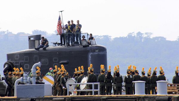 Американская подводная лодка USS Topeka в филиппинском порту Субик Американская подводная лодка USS Topeka в филиппинском порту Субик