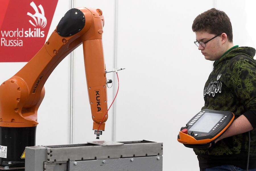 Участник регионального чемпионата «Молодые профессионалы» (WorldSkills Russia) Республики Татарстан, компетенция «Промышленная робототехника». Казань, 2017 г. Участник регионального чемпионата «Молодые профессионалы» (WorldSkills Russia) Республики Татарстан, компетенция «Промышленная робототехника». Казань, 2017 г.
