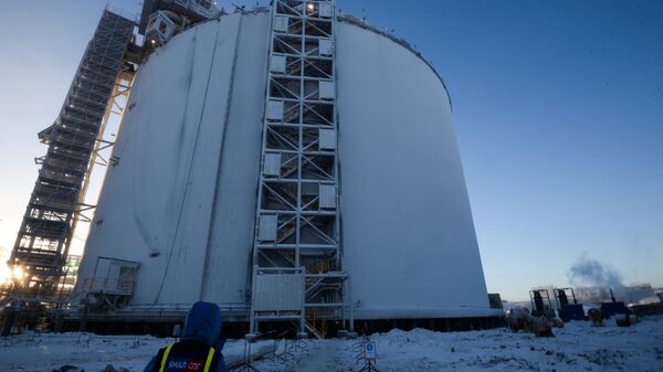 Резервуар на строящемся заводе по производству сжиженного газа Ямал СПГ Резервуар на строящемся заводе по производству сжиженного газа Ямал СПГ