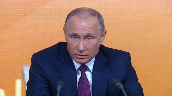 Путин ответил на вопрос о военных расходах анекдотом про кортик Путин ответил на вопрос о военных расходах анекдотом про кортик