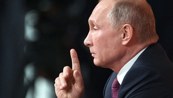 Президент РФ Владимир Путин во время большой ежегодной пресс-конференции Президент РФ Владимир Путин во время большой ежегодной пресс-конференции