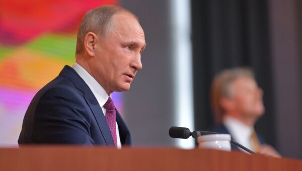 Президент РФ Владимир Путин во время большой ежегодной пресс-конференции Президент РФ Владимир Путин во время большой ежегодной пресс-конференции