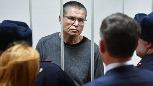 Алексей Улюкаев после оглашения приговора в Замоскворецком суде. Архивное фото Алексей Улюкаев после оглашения приговора в Замоскворецком суде. Архивное фото