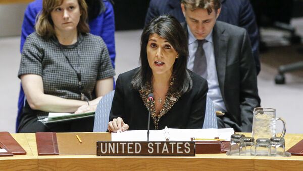 Посол США в ООН Никки Хейли на заседании Совета Безопасности ООН в связи с ситуацией на Ближнем Востоке. 18 декабря 2017 Посол США в ООН Никки Хейли на заседании Совета Безопасности ООН в связи с ситуацией на Ближнем Востоке. 18 декабря 2017