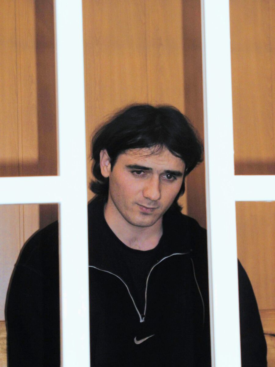 Обвиняемый по уголовному делу о нападении на школу № 1 в Беслане Нурпаши Кулаев в зале Верховного суда Северной Осетии во время судебного заседания Обвиняемый по уголовному делу о нападении на школу № 1 в Беслане Нурпаши Кулаев в зале Верховного суда Северной Осетии во время судебного заседания