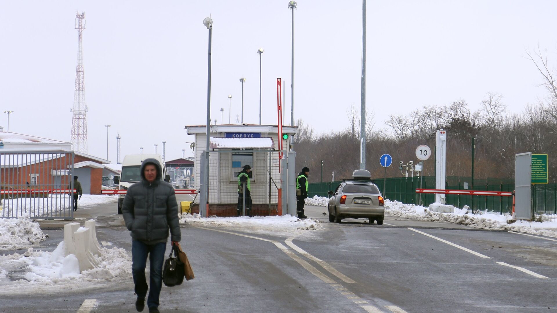 Пересекшие границу России жители Грузии и Украины получили год колонии