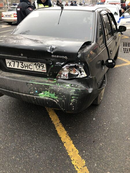 Автомобиль Daewoo Nexia на месте ДТП на Сходненской улице в Москве. 29 декабря 2017 Автомобиль Daewoo Nexia на месте ДТП на Сходненской улице в Москве. 29 декабря 2017