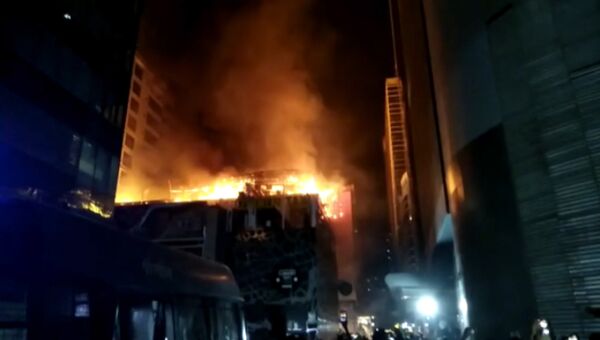 Крупный пожар в торговом центре в Мумбаи Крупный пожар в торговом центре в Мумбаи