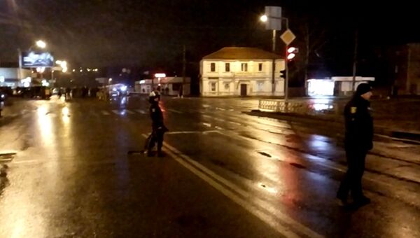 Полиция Харькова оцепила улицу у Укрпочты, где неизвестный взял заложников. Архивное фото Полиция Харькова оцепила улицу у Укрпочты, где неизвестный взял заложников. Архивное фото