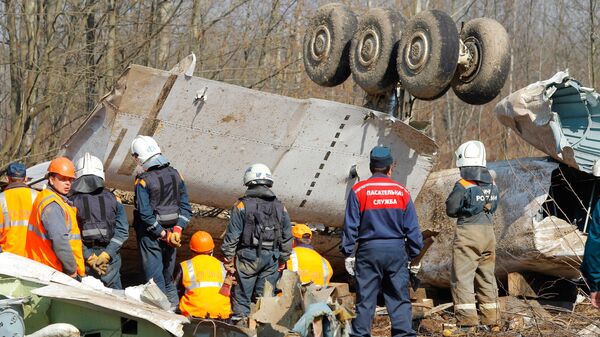 Спасательные службы на месте крушения польского правительственного самолета Ту-154 под Смоленском