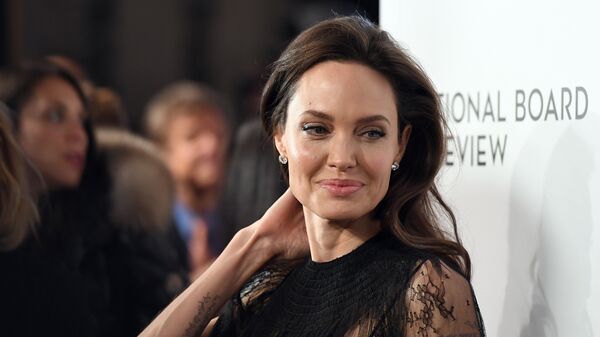 Актриса Анджелина Джоли на торжественной церемонии вручения наград Национального совета кинокритиков США в Нью-Йорке