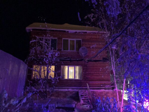 Дом семьи Исаковых. Суд потребовал замуровать окна на втором этаже, где находится детская Дом семьи Исаковых. Суд потребовал замуровать окна на втором этаже, где находится детская
