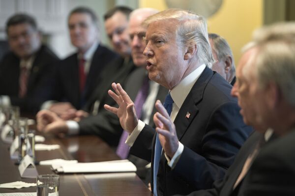 Президент США Дональд Трамп во время встречи с конгрессменами по вопросам иммиграционной политики в Вашингтоне. 9 января 2018 Президент США Дональд Трамп во время встречи с конгрессменами по вопросам иммиграционной политики в Вашингтоне. 9 января 2018