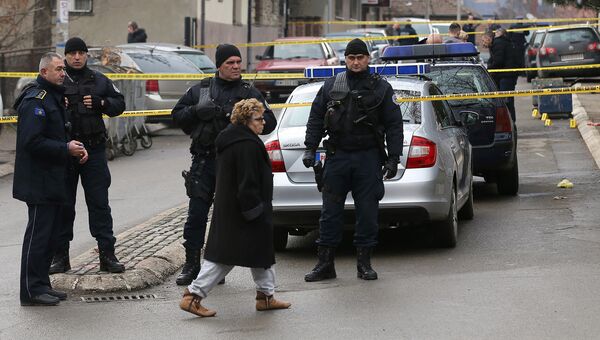 Полицейские на месте убийства политика Оливера Ивановича в Косовска-Митровице Полицейские на месте убийства политика Оливера Ивановича в Косовска-Митровице