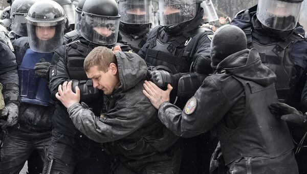 Cтолкновение между митингующими и полицией у здания Верховной рады Украины, Киев. 16 января 2018 Cтолкновение между митингующими и полицией у здания Верховной рады Украины, Киев. 16 января 2018