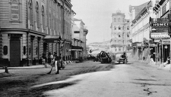 Дом № 5 на улице Ильинке — первый 5-этажный дом в Москве, построенный в 1874 году Дом № 5 на улице Ильинке — первый 5-этажный дом в Москве, построенный в 1874 году