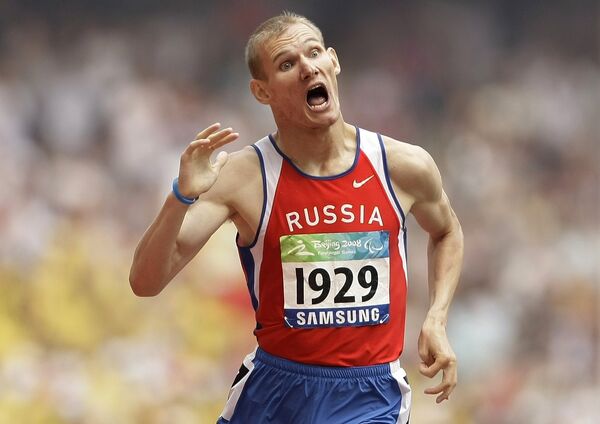 Россиянин Артем Арефьев выиграл золото Паралимпиады в беге на 800 м Россиянин Артем Арефьев выиграл золото Паралимпиады в беге на 800 м