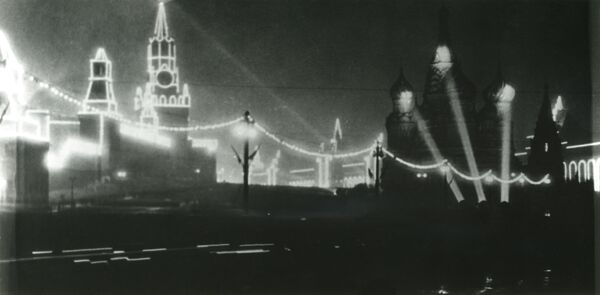 Иллюминация Кремля в честь 800-летия Москвы в 1947 году Иллюминация Кремля в честь 800-летия Москвы в 1947 году