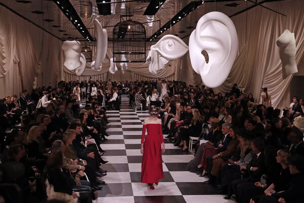 Показ коллекции Christian Dior в рамках Недели высокой моды в Париже Показ коллекции Christian Dior в рамках Недели высокой моды в Париже