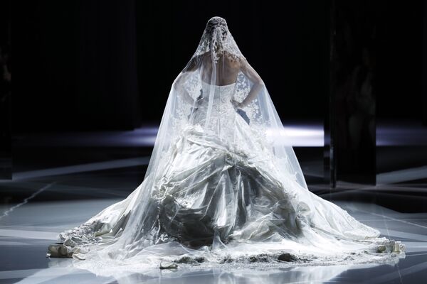 Показ коллекции Ralph & Russo в рамках Недели высокой моды в Париже Показ коллекции Ralph & Russo в рамках Недели высокой моды в Париже