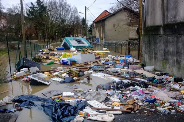 Одна из затопленных улиц в Париже, из-за прошедших ливневых дождей Одна из затопленных улиц в Париже, из-за прошедших ливневых дождей