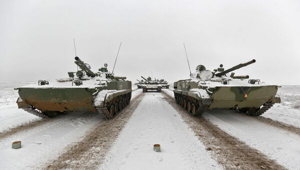Боевые машины пехоты (БМП-3) на репетиции парада, который пройдет в 75-ю годовщину победы Сталинградской битвы на Площади павших борцов в Волгограде Боевые машины пехоты (БМП-3) на репетиции парада, который пройдет в 75-ю годовщину победы Сталинградской битвы на Площади павших борцов в Волгограде