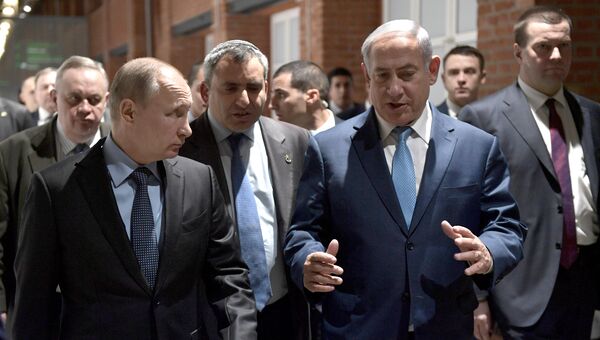 Президент РФ Владимир Путин и премьер-министр Государства Израиль Биньямин Нетаньяху во время мероприятий в Еврейском музее и центре толерантностий Президент РФ Владимир Путин и премьер-министр Государства Израиль Биньямин Нетаньяху во время мероприятий в Еврейском музее и центре толерантностий