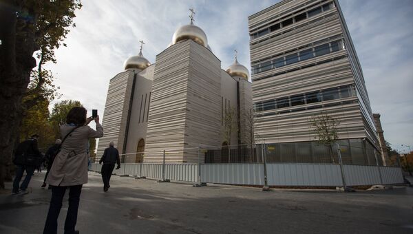 Свято-Троицкий собор на территории Русского духовно-культурного православного центра в Париже Свято-Троицкий собор на территории Русского духовно-культурного православного центра в Париже