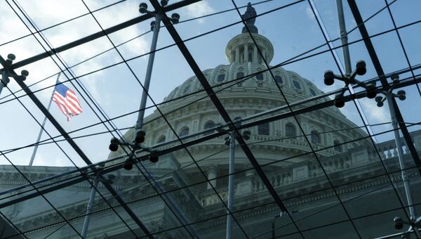 Здание конгресса США на Капитолийском холме в Вашингтоне. Архивное фото Здание конгресса США на Капитолийском холме в Вашингтоне. Архивное фото