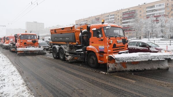Чистка дорог от выпавшего снега в Москве. 31 января 2018 Чистка дорог от выпавшего снега в Москве. 31 января 2018