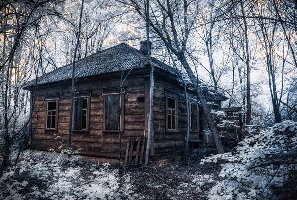 Образовавшееся от взрыва облако разнесло радиоактивные материалы и осело на территории, которые располагались вблизи реактора. Образовавшееся от взрыва облако разнесло радиоактивные материалы и осело на территории, которые располагались вблизи реактора.