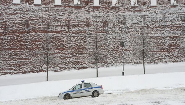 Полицейский автомобиль на Васильевском спуске в Москве. 4 февраля 2018 Полицейский автомобиль на Васильевском спуске в Москве. 4 февраля 2018