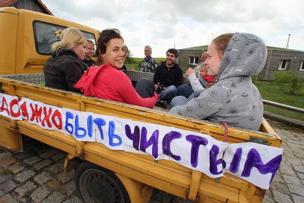 Волонтеры, активные граждане, экологические организации и движения организуют акции по уборке парков и скверов города Волонтеры, активные граждане, экологические организации и движения организуют акции по уборке парков и скверов города